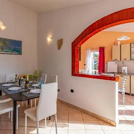 Ferienhaus Casa Montiron - Pet Friendly With Pool Šišan