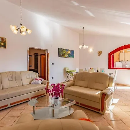 Casa Montiron - Pet Friendly With Pool Šišan