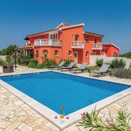 펜션 Casa Montiron - Pet Friendly With Pool *